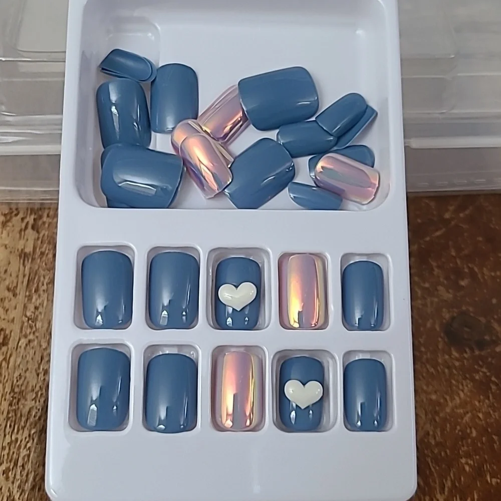 3D Hearts & Iridescent Press On Nails